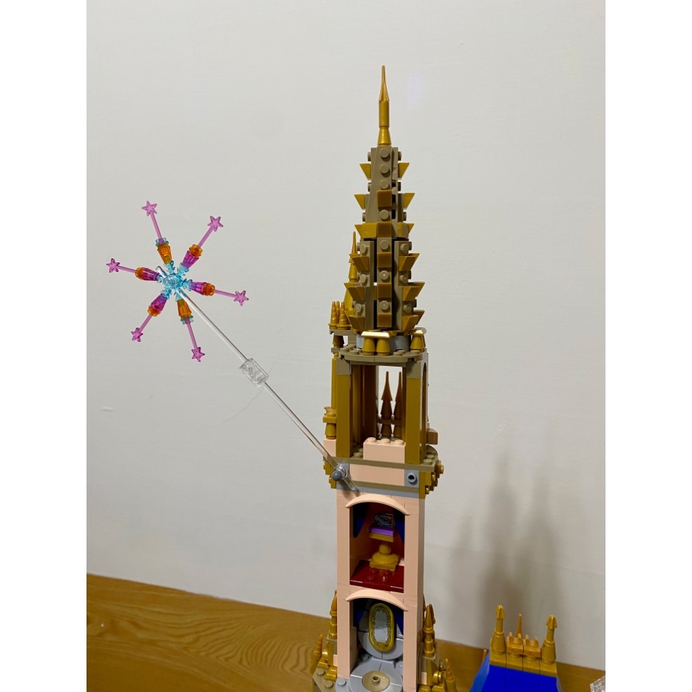 [步步高］已組展品場景拆賣樂高lego 43222 新迪士尼城堡（僅場景、無盒書，8-9成完整有缺，現況如圖）-細節圖8