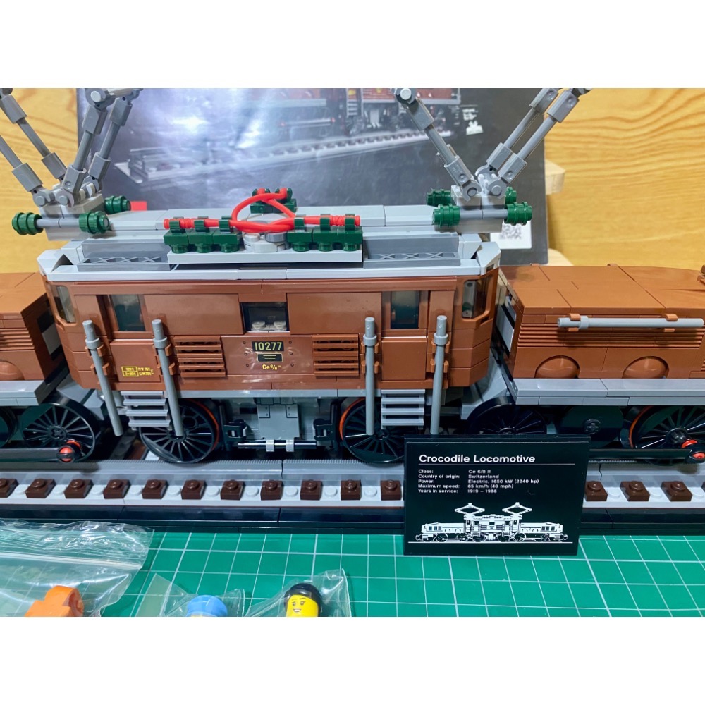 ［步步高］展品 樂高Lego 10277 鱷魚火車頭 （有書，有餘件，爛盒當無盒）-細節圖4