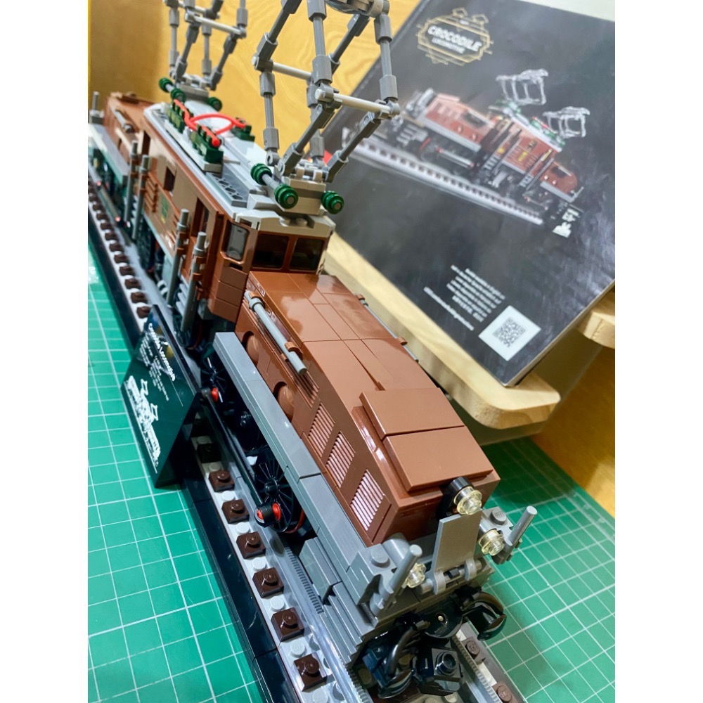 ［步步高］展品 樂高Lego 10277 鱷魚火車頭 （有書，有餘件，爛盒當無盒）-細節圖5