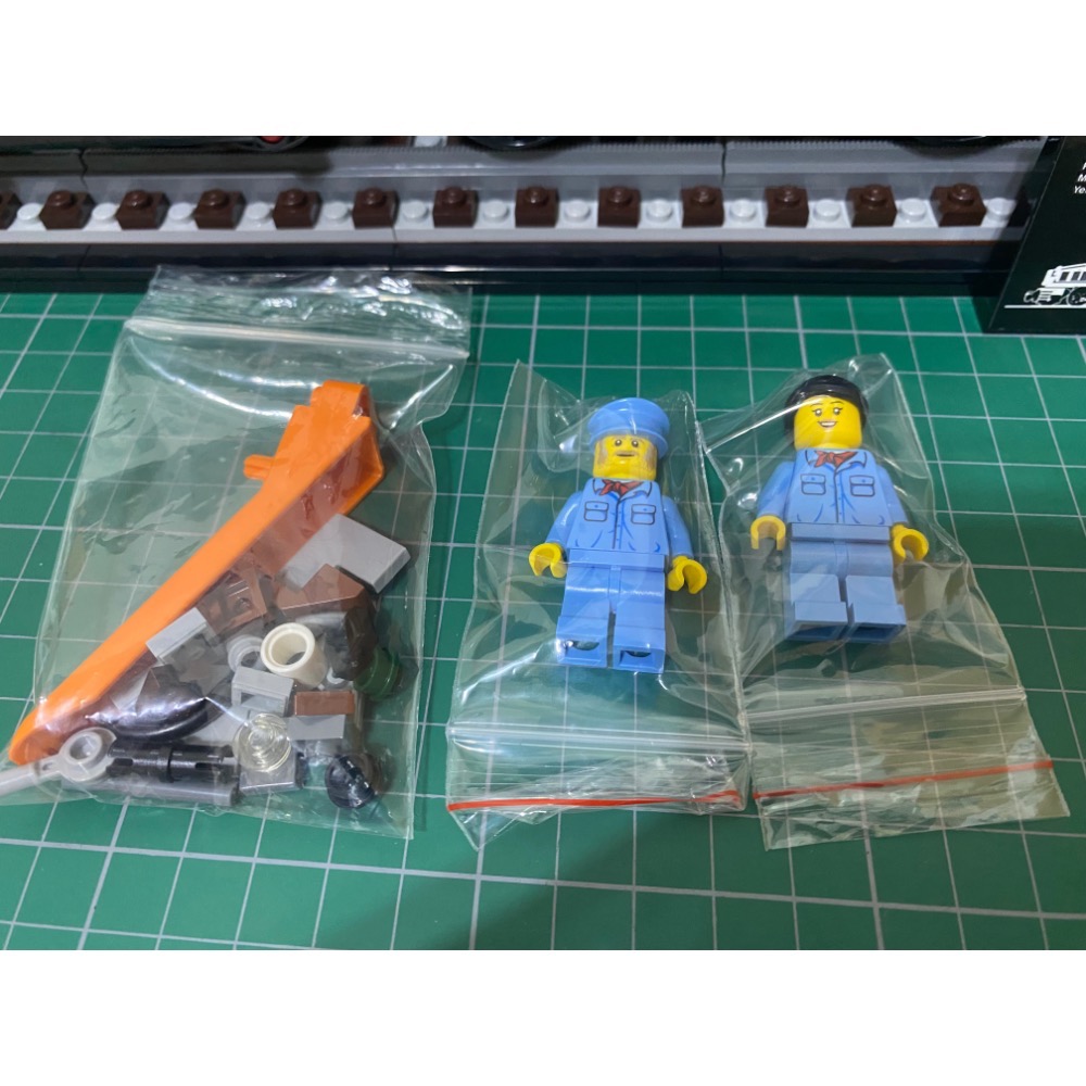 ［步步高］展品 樂高Lego 10277 鱷魚火車頭 （有書，有餘件，爛盒當無盒）-細節圖6