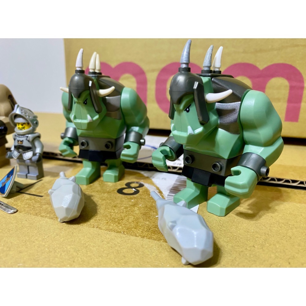 ［步步高］展品樂高LEGO 巨型獸人（3綠+1棕紋身）+皇冠騎士（含盾+電鍍劍如圖）-細節圖3