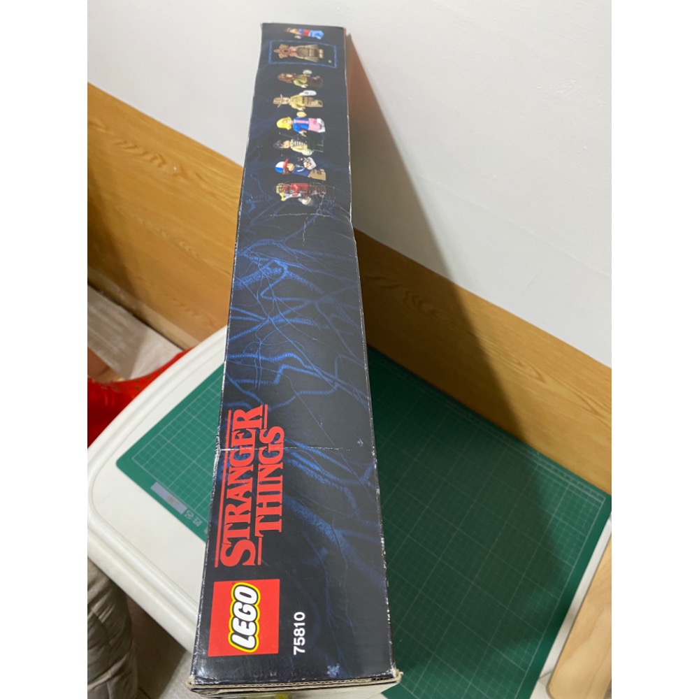 ［步步高］特價全新未拆樂高LEGO 75810怪奇物語顛倒世界(盒損如圖）（台樂貨非水貨）-細節圖5