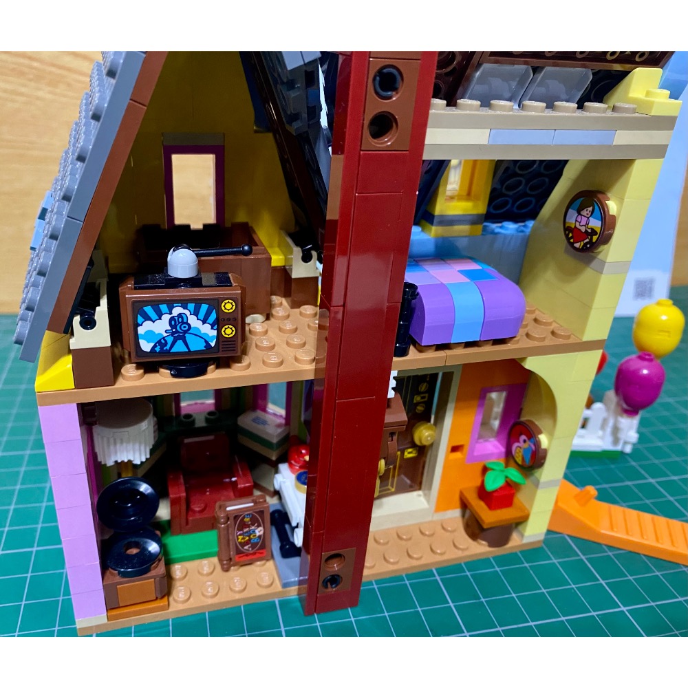 ［步步高］展品樂高拆賣場景LEGO 43217 天外奇蹟房子（無人偶及其配件、有書無盒如圖）-細節圖2