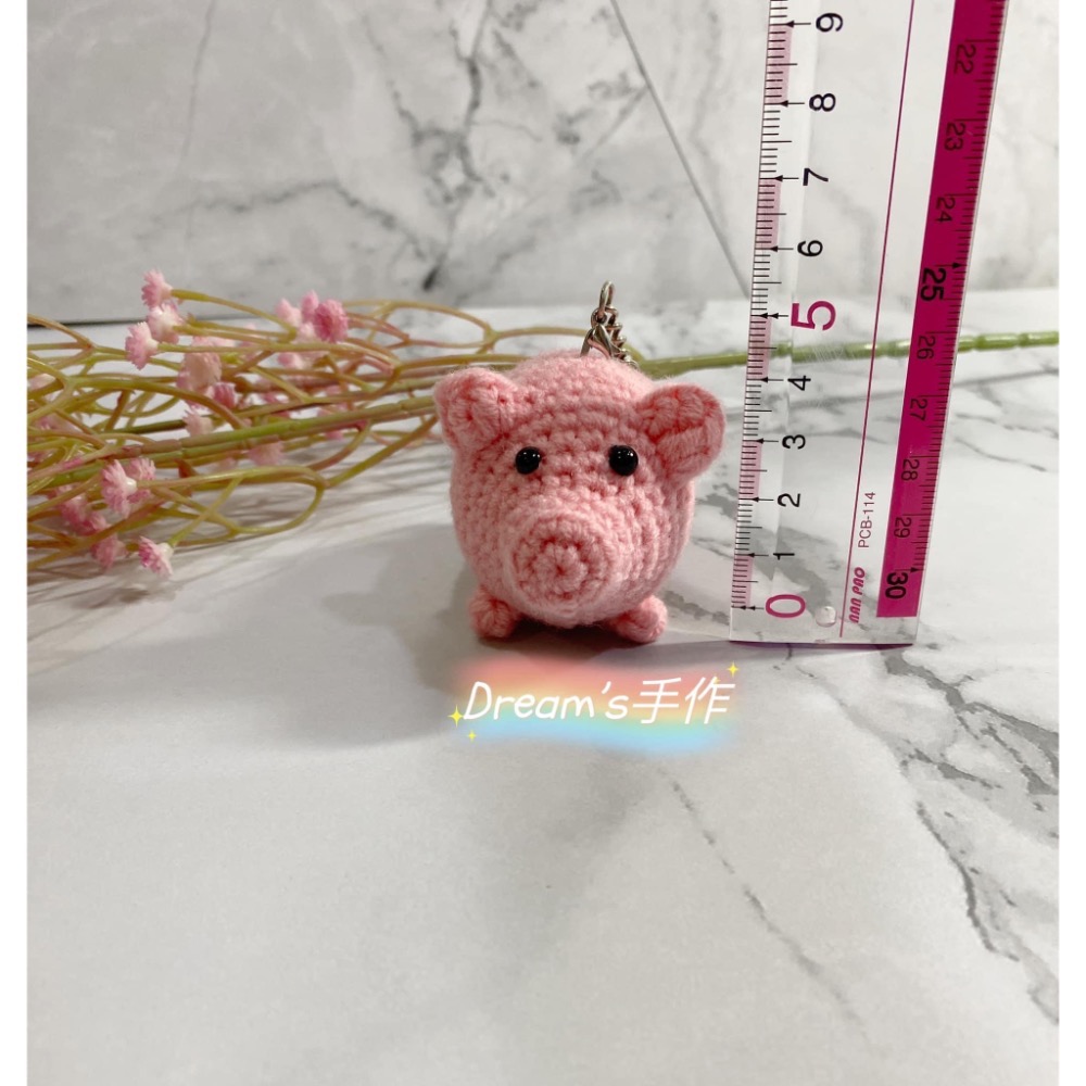💖Dream’s 手作💖可愛小豬毛線編織吊飾成品，手機吊飾，鑰匙圈吊飾，幸運小物-細節圖3