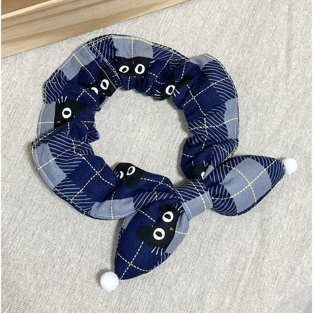 《葉葉領圍兜》-格紋黑貓（藍） 寵物領巾-細節圖2