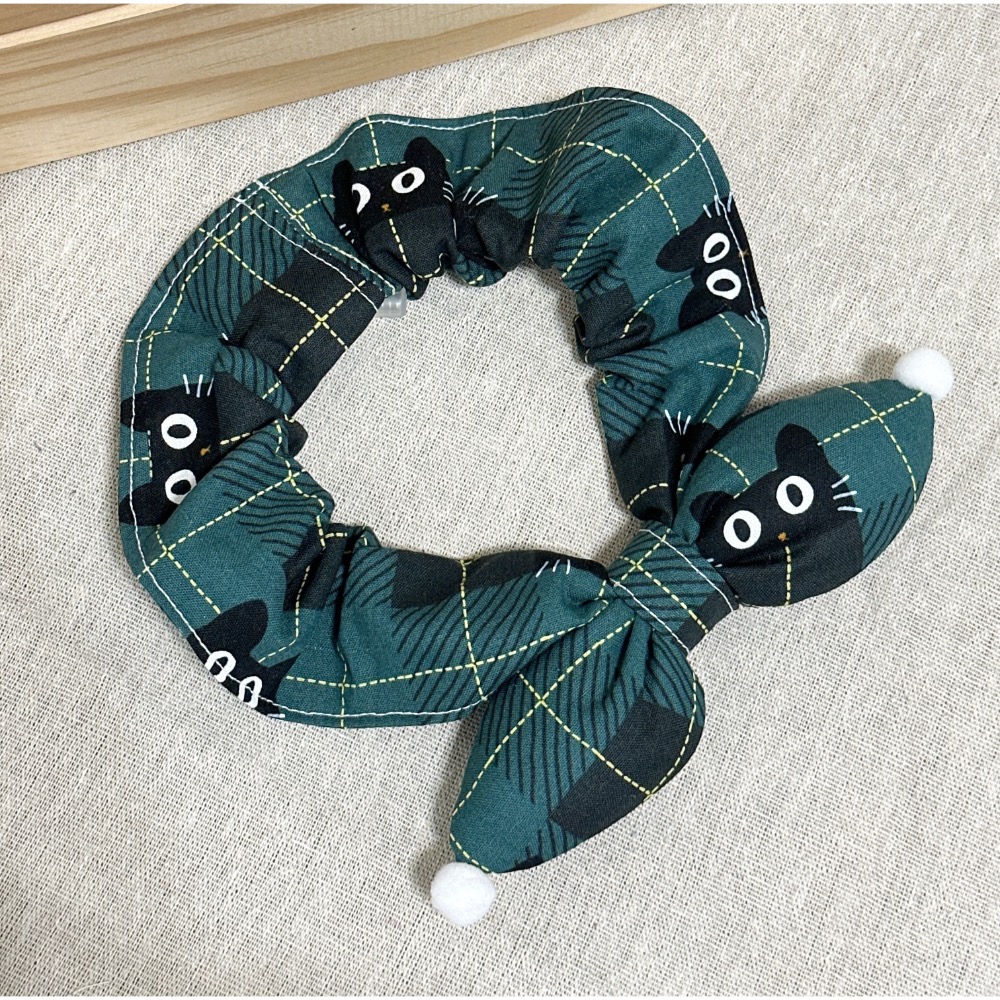 《葉葉領圍兜》-格紋黑貓（綠）寵物領巾-細節圖2