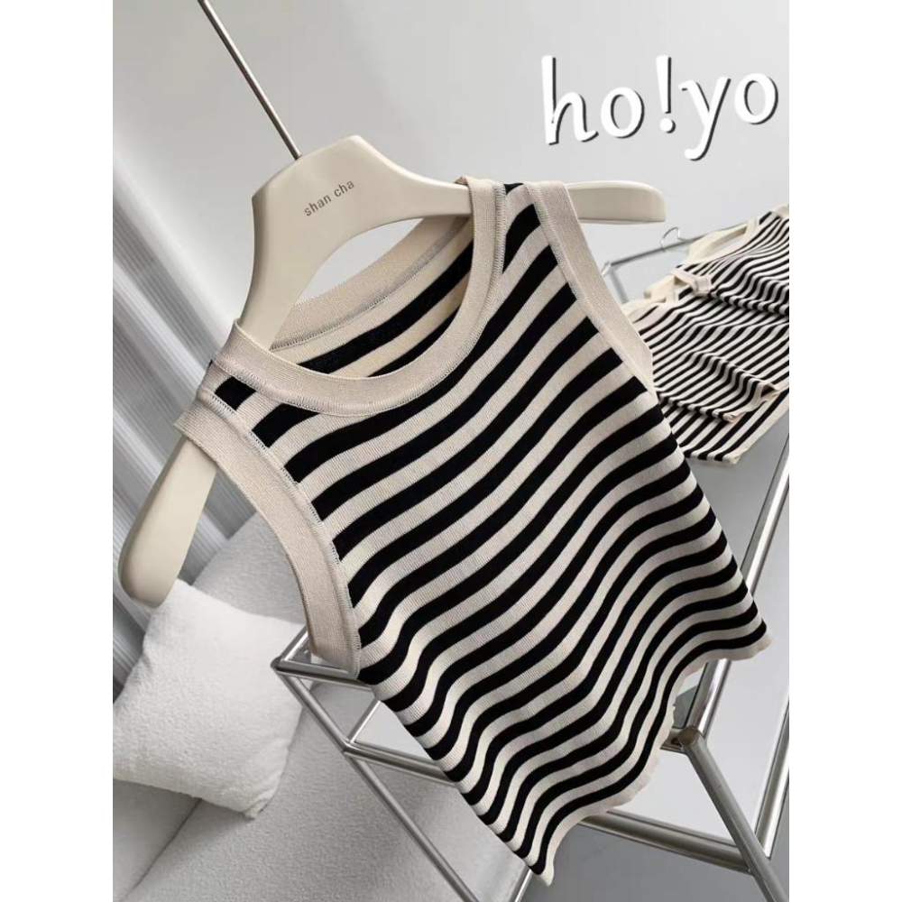 台灣現貨🇹🇼韓系親膚彈力 微削肩橫條針織背心 削肩背心 性感顯胸 條紋背心 穿搭 背心女 無袖上衣 無袖背心 女裝 上衣-細節圖3