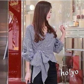 歐美法式露肩 顯瘦氣質名媛V領上衣 花苞泡泡袖 綁帶上衣 洋氣 格子 上衣 襯衫 透肩上衣 V領上衣 五分袖 女裝-細節圖3