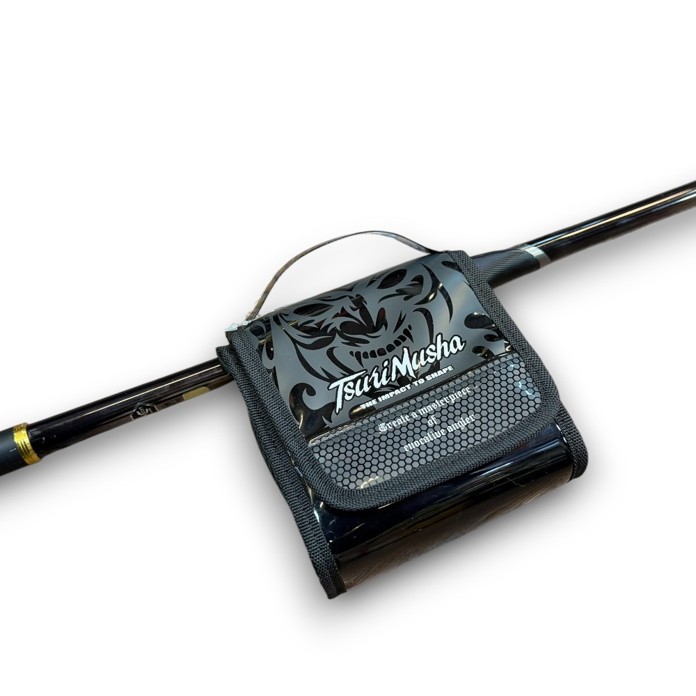 中壢紅海釣具【TSuriMusha】リールポーチ 黑色/紅色捲線器保護套-細節圖3