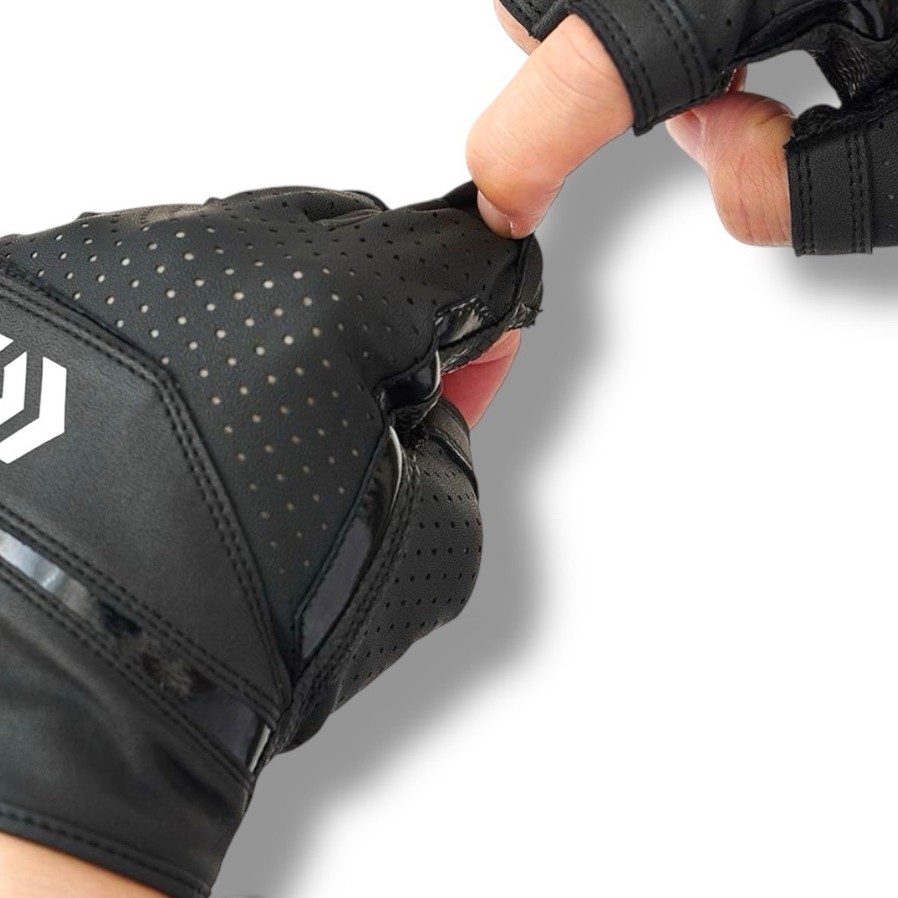 紅海釣具企業社【DAIWA】 DG-2325 黑色/紅色 仿皮露五指手套 [25年款] 釣魚手套-細節圖5