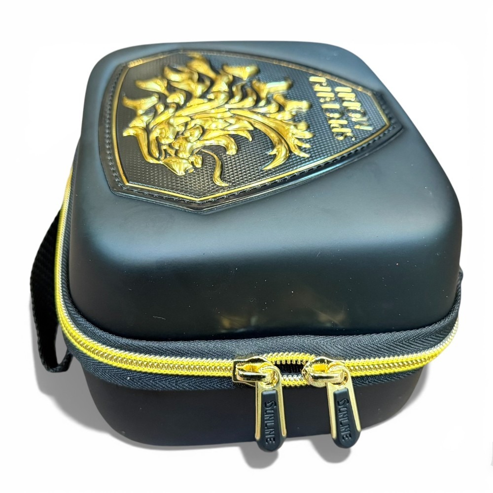 中壢紅海釣具【SUNLINE】 SFP-0721 黑色×金色 金獅LOGO 捲線器硬殼收納包 25年款-細節圖5