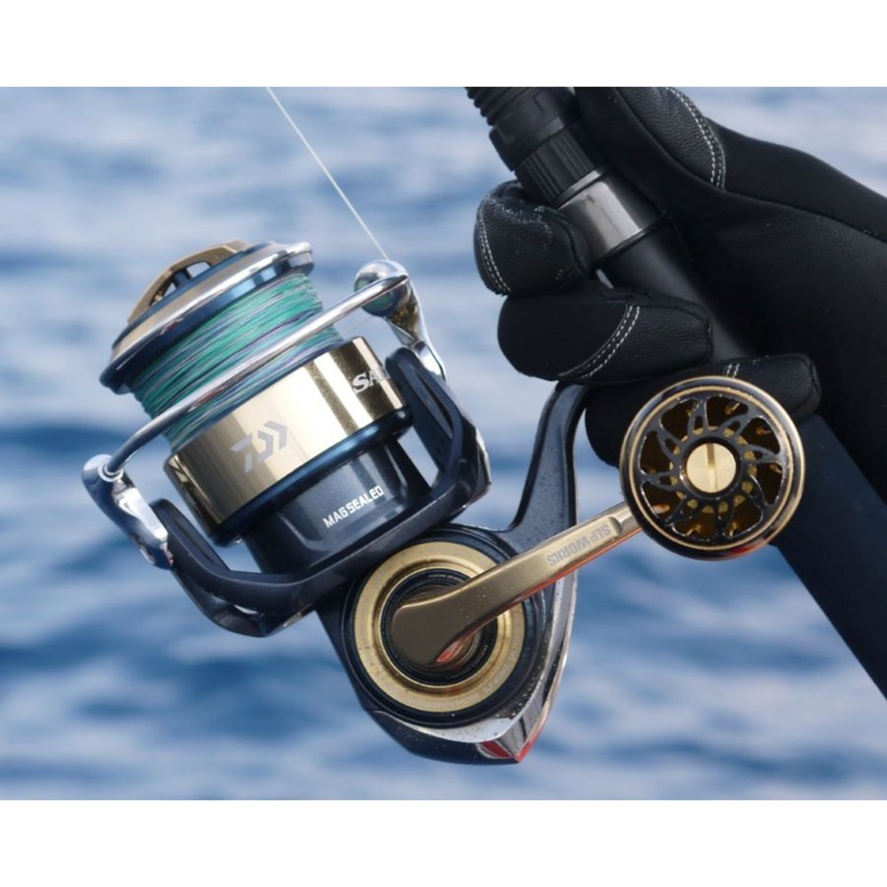 中壢鴻海釣具【DAIWA】SLP WORKS鋁合金 球型 L 改裝握丸#黑紅色 捲線器改裝握丸-細節圖8