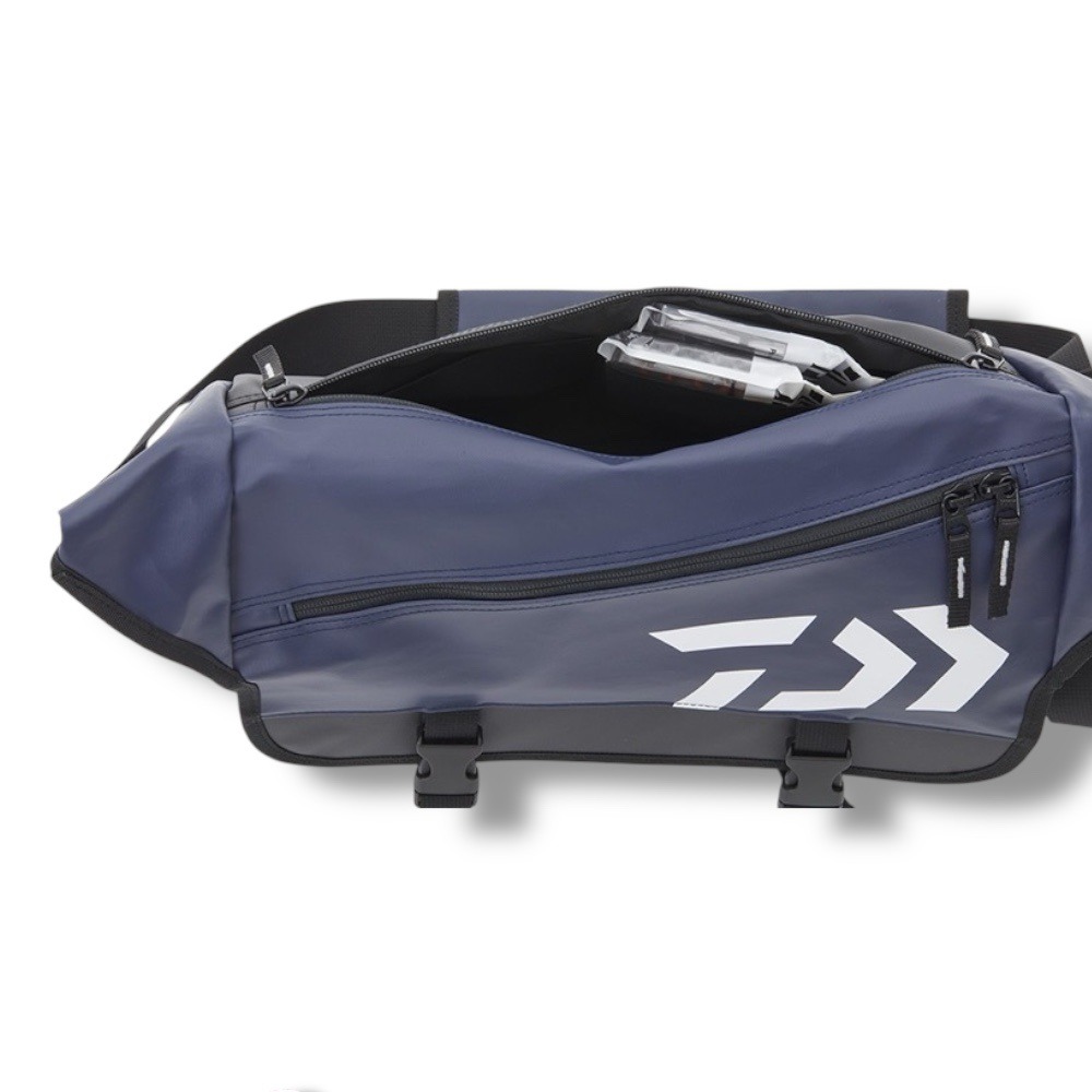 中壢鴻海釣具【DAIWA】 MESSENGER BAG（D）郵差包 / 肩背包 (25年新色)-細節圖3