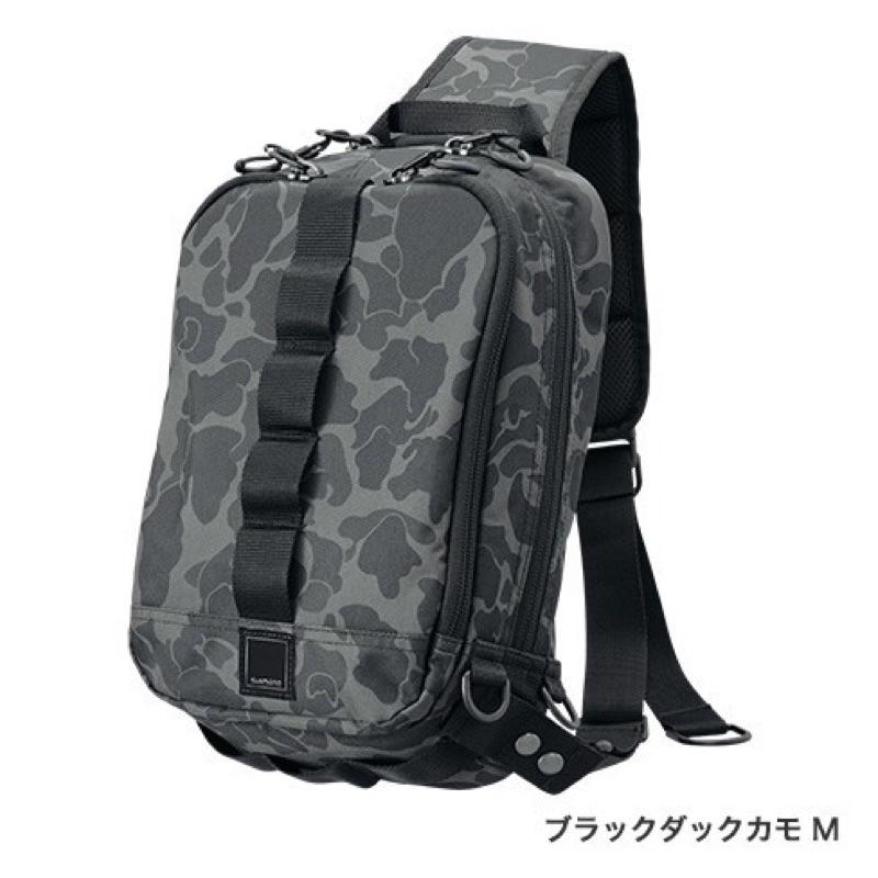 ◎百有釣具◎SHIMANO 肩背包 BS-025T  S 號M 號迷彩黑 / M號黑色，左右兩邊皆可肩背使用-細節圖4