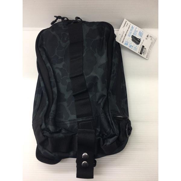 ◎百有釣具◎SHIMANO 肩背包 BS-025T  S 號M 號迷彩黑 / M號黑色，左右兩邊皆可肩背使用-細節圖8