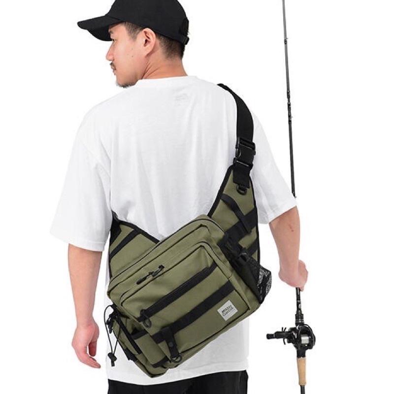 ◎百有釣具◎ ABU-多功能斜背包橫式 黑色/軍綠色 日本設計,最專業的收納包款