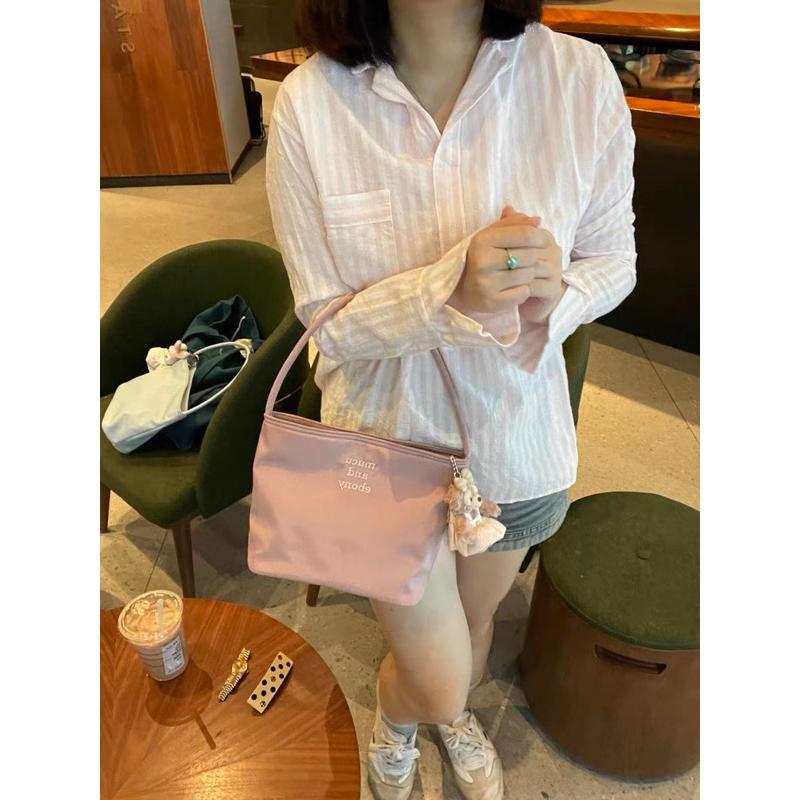 ʀᴏᴀɴɴᴀ_ᴋʀ自留🇰🇷韓國小眾mucu and ebony糖果色刺繡尼龍休閒腋下單肩手提女包-細節圖3