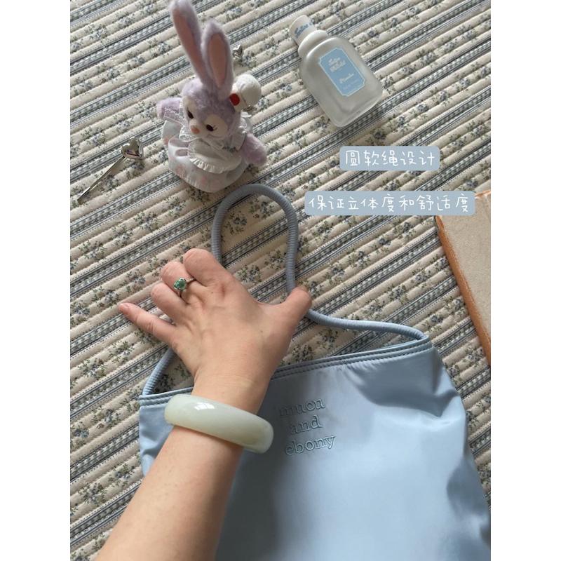 ʀᴏᴀɴɴᴀ_ᴋʀ自留🇰🇷韓國小眾mucu and ebony糖果色刺繡尼龍休閒腋下單肩手提女包-細節圖6