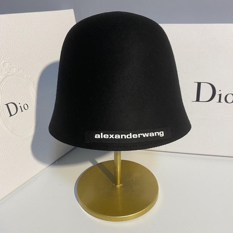 ʀᴏᴀɴɴᴀ_ᴋʀ  「低調感的高級」𝑎𝑙𝑒𝑥𝑎𝑛𝑑𝑒𝑟𝑤𝑎𝑛𝑔完美修飾頭型羊毛水桶帽黑色個性潮盆帽日系百搭羊毛呢漁夫帽-細節圖4