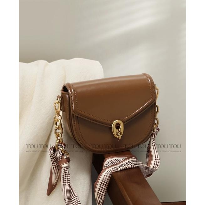 ʀᴏᴀɴɴᴀ_ᴋʀ背著怎麼樣都時髦高級感洋氣百搭馬鞍包絲巾鍊條高質感單肩斜挎包-細節圖2