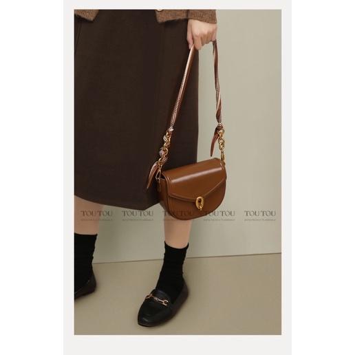 ʀᴏᴀɴɴᴀ_ᴋʀ背著怎麼樣都時髦高級感洋氣百搭馬鞍包絲巾鍊條高質感單肩斜挎包-細節圖3