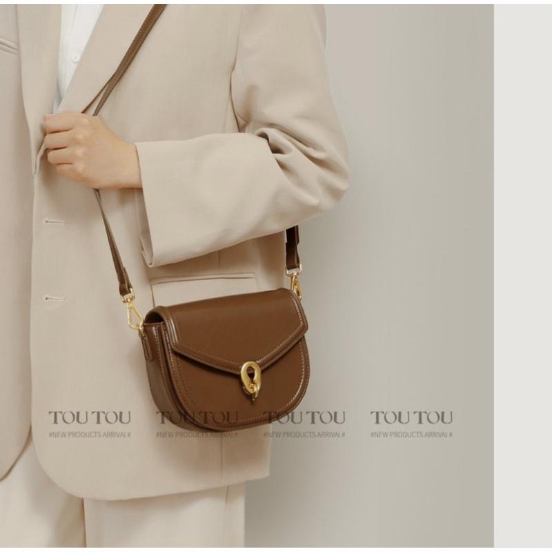 ʀᴏᴀɴɴᴀ_ᴋʀ背著怎麼樣都時髦高級感洋氣百搭馬鞍包絲巾鍊條高質感單肩斜挎包-細節圖6