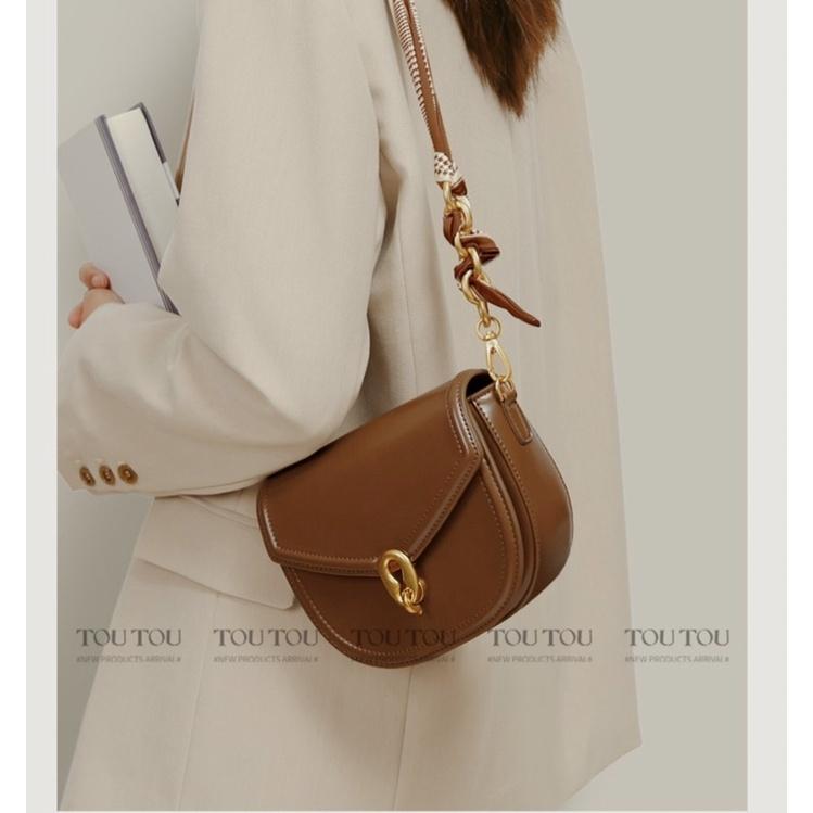 ʀᴏᴀɴɴᴀ_ᴋʀ背著怎麼樣都時髦高級感洋氣百搭馬鞍包絲巾鍊條高質感單肩斜挎包-細節圖8