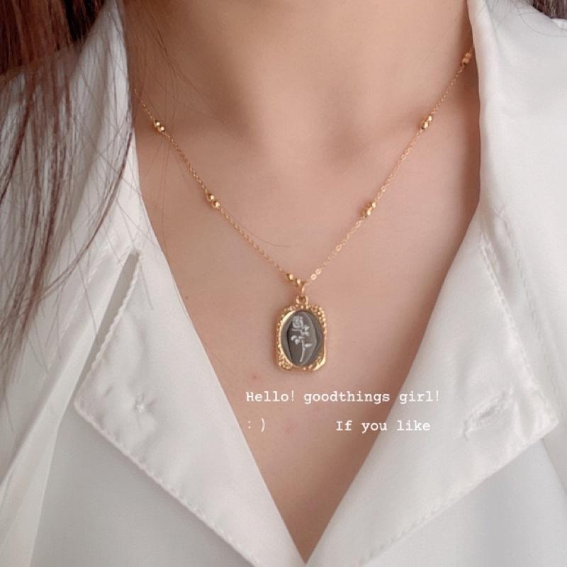 ʀᴏᴀɴɴᴀ_ᴋʀ激美🔥百搭時髦小眾復古設計感金邊魔境玫瑰花襯衫項鍊百搭氣質鈦鋼頸鏈長款飾品項鍊-細節圖2