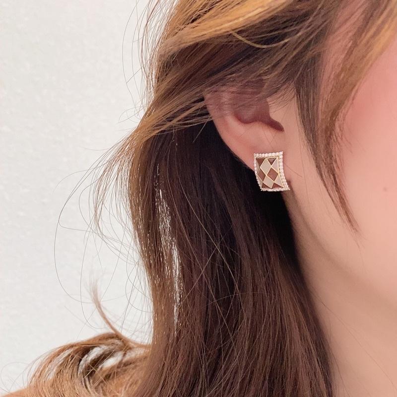 ʀᴏᴀɴɴᴀ_ᴋʀ奶茶色格子方形鑲鑽耳釘幾何設計復古港風潮流耳飾-細節圖2