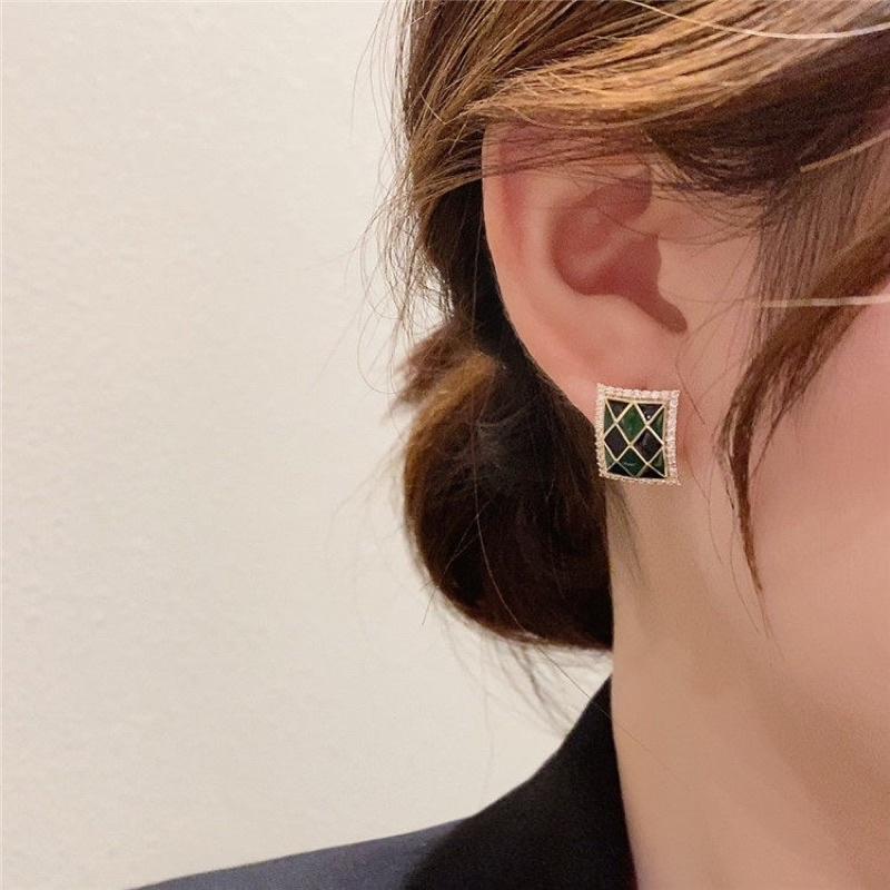 ʀᴏᴀɴɴᴀ_ᴋʀ奶茶色格子方形鑲鑽耳釘幾何設計復古港風潮流耳飾-細節圖4