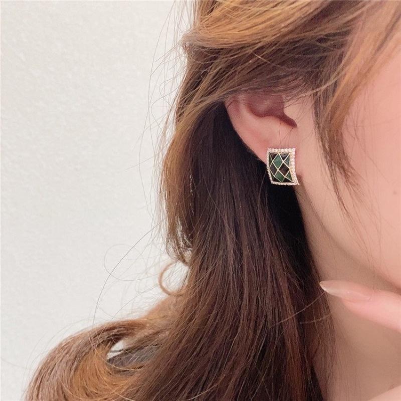 ʀᴏᴀɴɴᴀ_ᴋʀ奶茶色格子方形鑲鑽耳釘幾何設計復古港風潮流耳飾-細節圖5