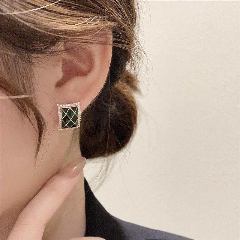 ʀᴏᴀɴɴᴀ_ᴋʀ奶茶色格子方形鑲鑽耳釘幾何設計復古港風潮流耳飾-細節圖6