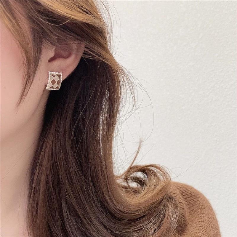 ʀᴏᴀɴɴᴀ_ᴋʀ奶茶色格子方形鑲鑽耳釘幾何設計復古港風潮流耳飾-細節圖9