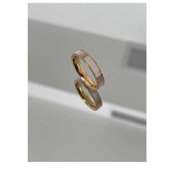 ʀᴏᴀɴɴᴀ_ᴋʀ七彩光暈粉白天然貝母戒指女黃銅鍍金時尚簡約細窄指環-細節圖9