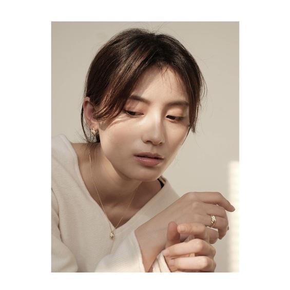 ʀᴏᴀɴɴᴀ_ᴋʀ「星空下的尼羅河」高級感水滴貝殼設計輕奢鑲鑽小眾銀鍍金海螺項鍊-細節圖9