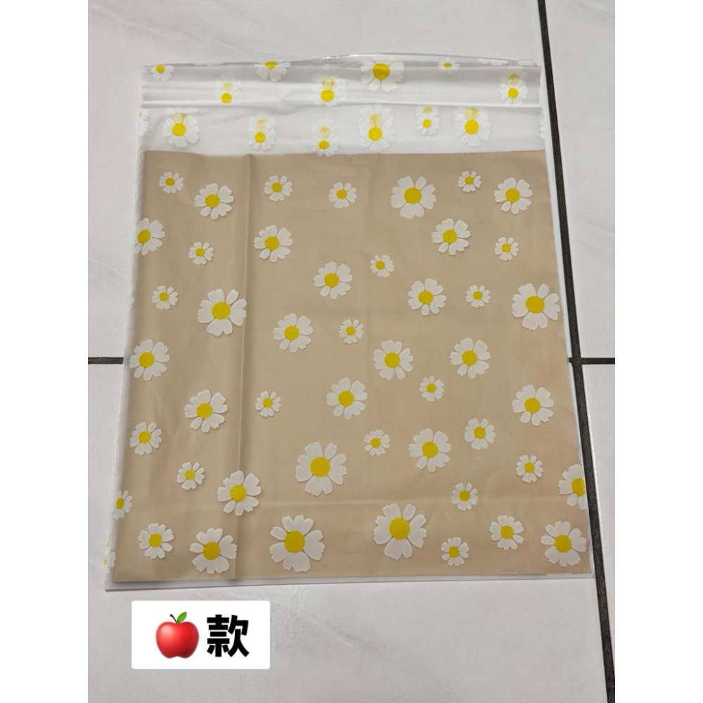 ✿Cindy包材✿🌼現貨🌼雛菊收納袋 小雛菊  拉鍊收納袋 服飾袋 包裝袋 衣服包裝袋 防塵袋 旅行收納 幼兒園衣物收納-細節圖5