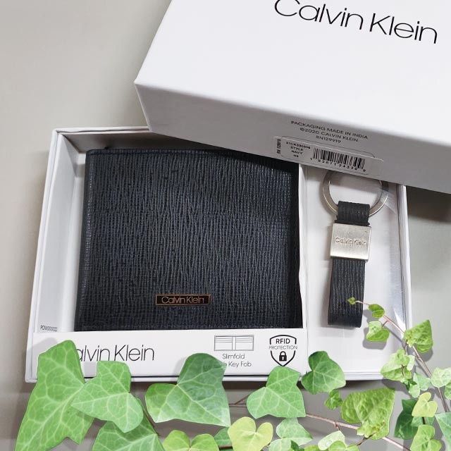 【CK】Calvin Klein 男皮夾 短夾 防刮皮+CK鑰匙圈套組 簡式卡夾 品牌盒裝+提袋／深藍-細節圖5