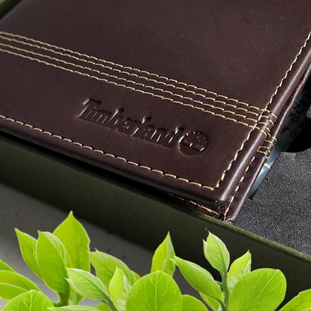 【Timberland】男皮夾 短夾 簡式卡夾+鑰匙圈套組 品牌盒裝+原廠提袋／棕黑色-細節圖4