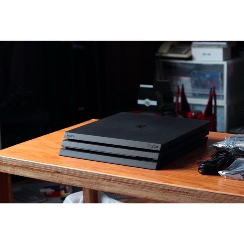 【瑞比Rabbit電玩】PS4 主機 PRO 1TB  極致黑/冰河白 4K 高畫質 ps4主機 ps-細節圖4