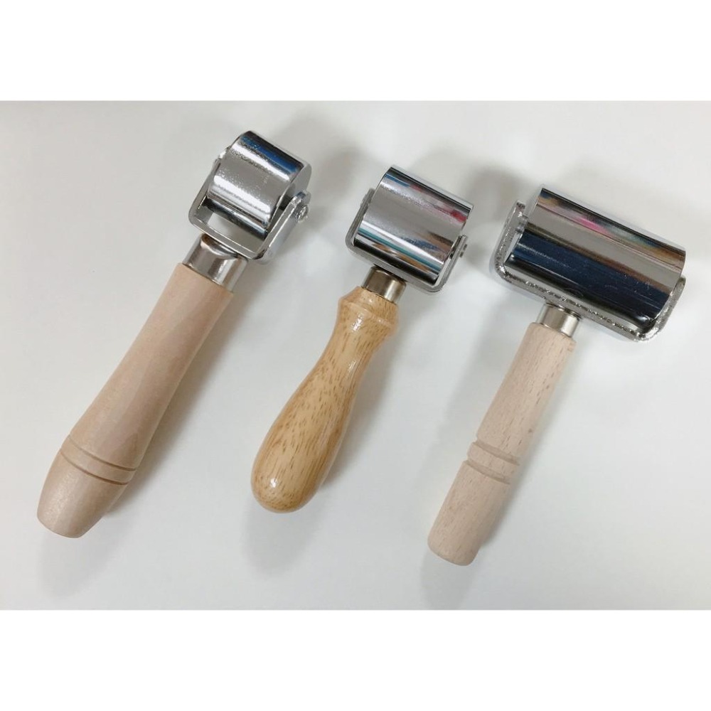 【皮革貼合滾輪-大(木柄樣式隨機出貨)】原價480元，特價410元《葉明福皮革創作工房》推輪/壓輪/皮革壓輪/拼布-細節圖2