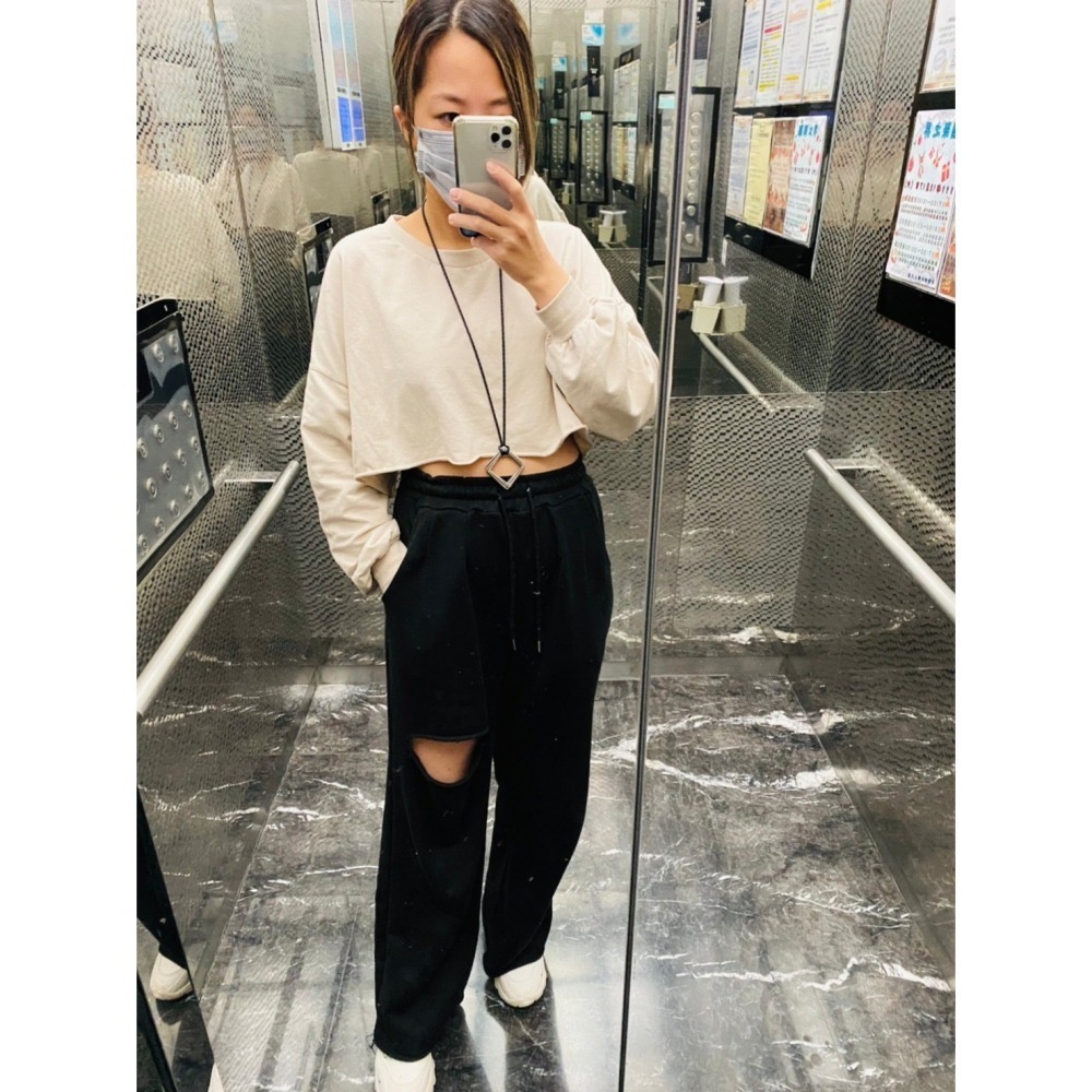 澎袖短版百搭上衣-細節圖3