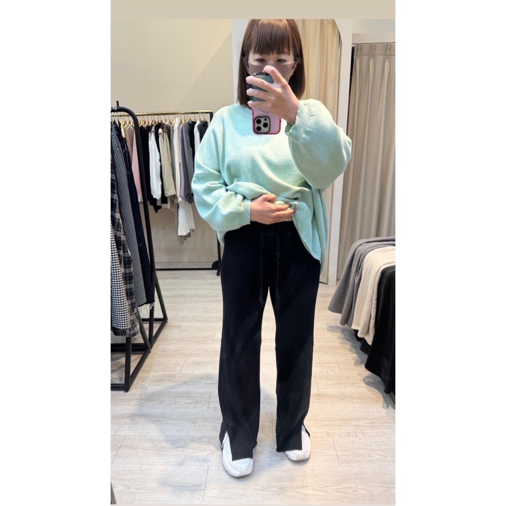 坑紋垂墜針織開岔落地褲-細節圖3