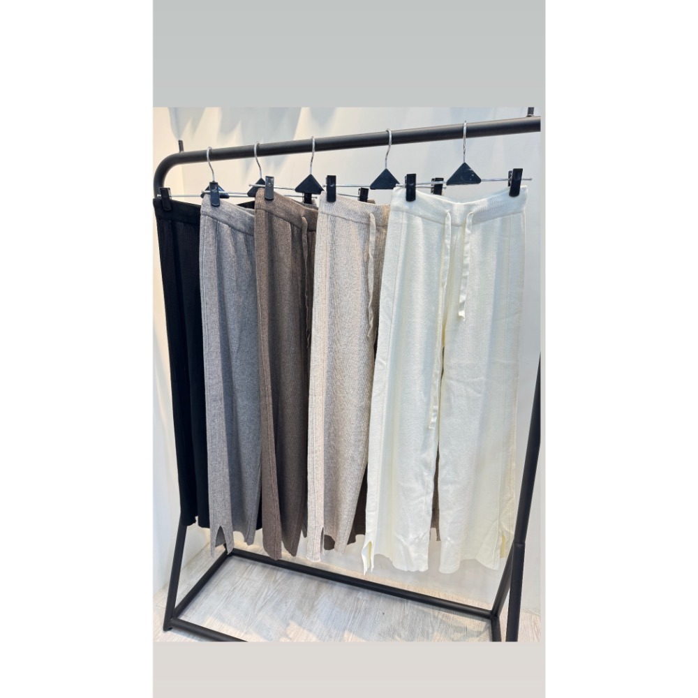 坑紋垂墜針織開岔落地褲-細節圖5