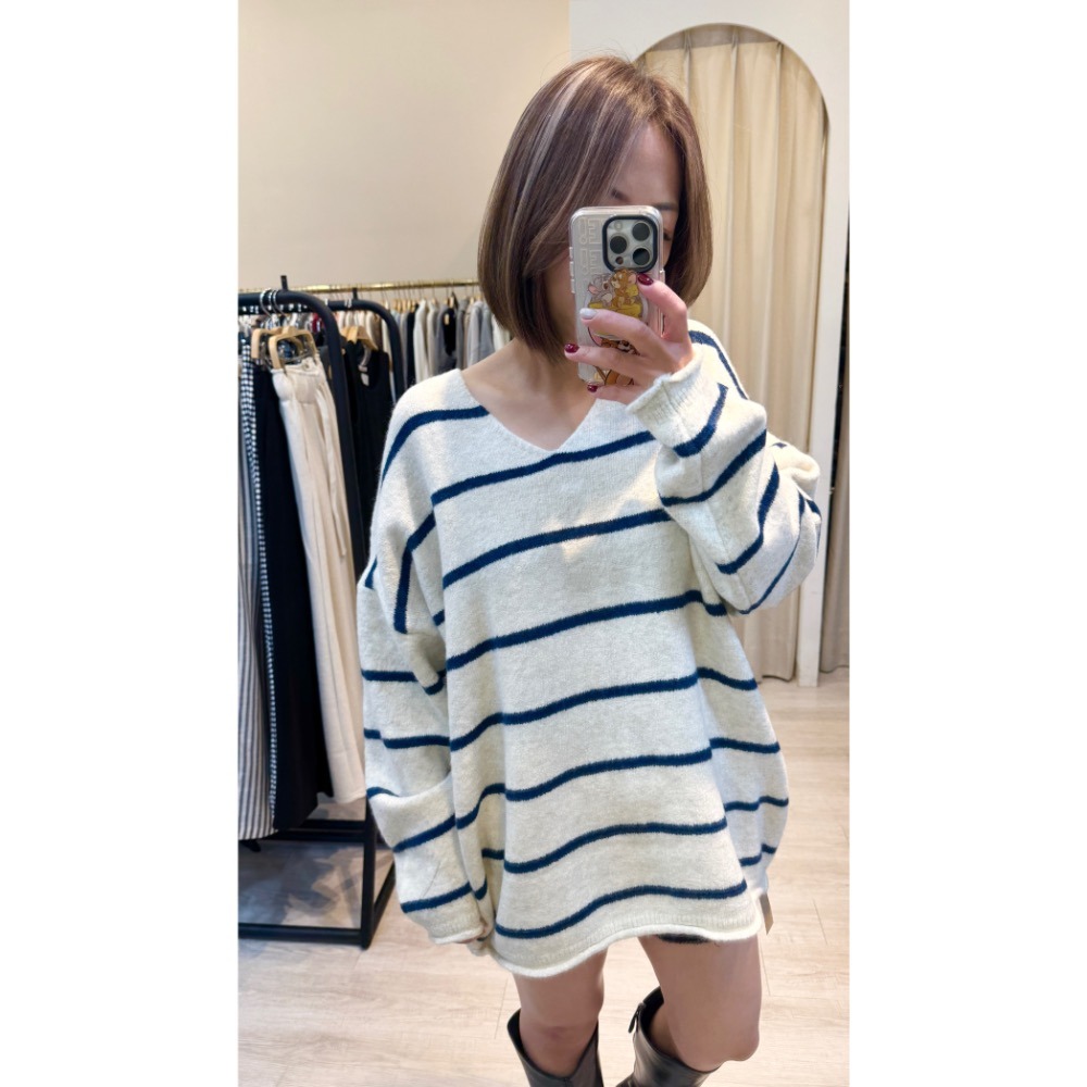 V領寬版細條毛衣-細節圖4