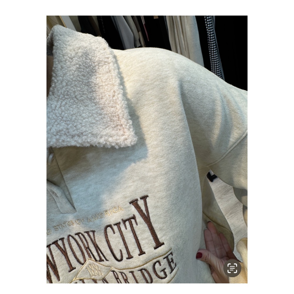 羊羔毛領字母刷毛T-細節圖2