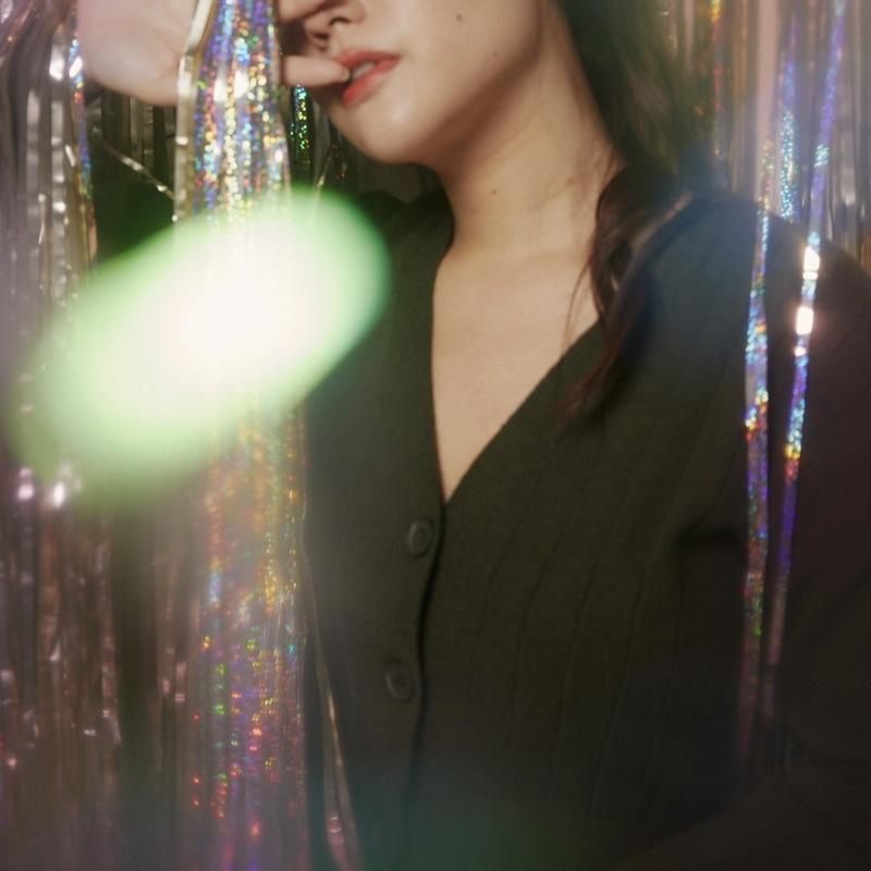 WEARtoEAT｜坑條V領針織上衣-細節圖3