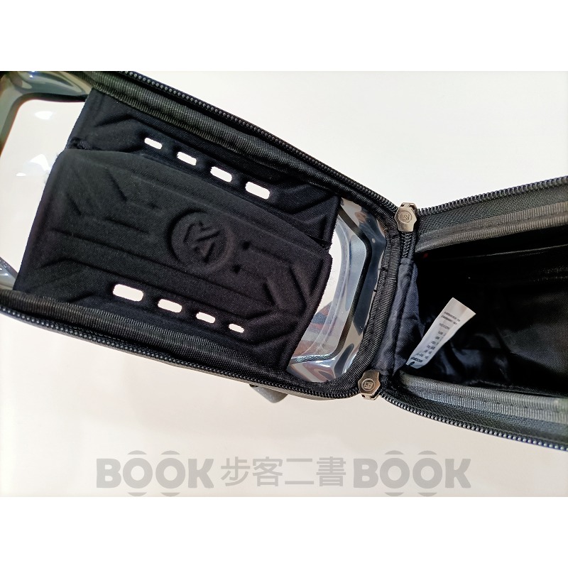 【二手商品】(近全新) ROCKBROS洛克兄弟 自行車 管上包 碳紋硬殼 觸控螢幕 管上包 1.7L-細節圖3
