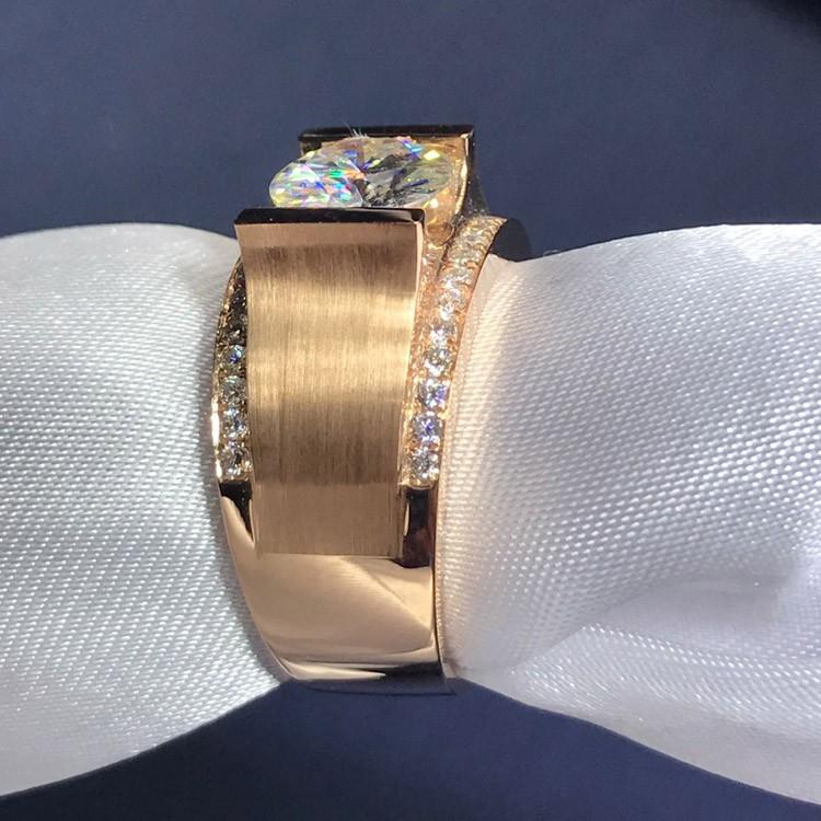 18k玫瑰金莫桑鑽戒指寬版男士鑽戒制訂PT950鉑金 (莫桑鑽.魔星鑽.男鑽戒.情侶戒.訂婚戒指.求婚戒指-細節圖6