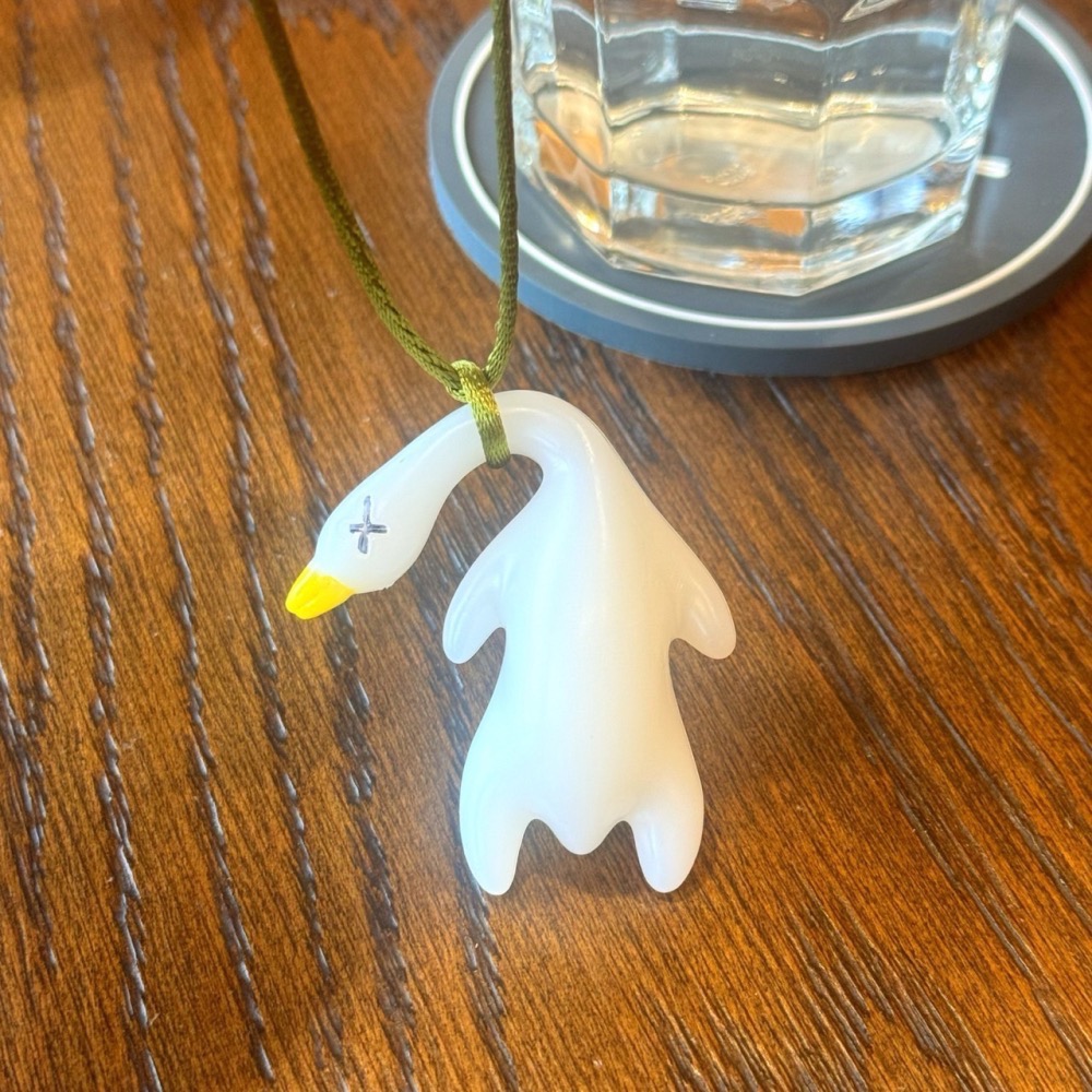 贈掛繩遇光變色 變色烤鴨 包包吊飾 烤鴨吊飾 吊飾 鑰匙圈吊飾 鴨子吊飾 烤鴨變色 鑰匙扣 紫外線烤鴨 裝飾 EA808-細節圖6