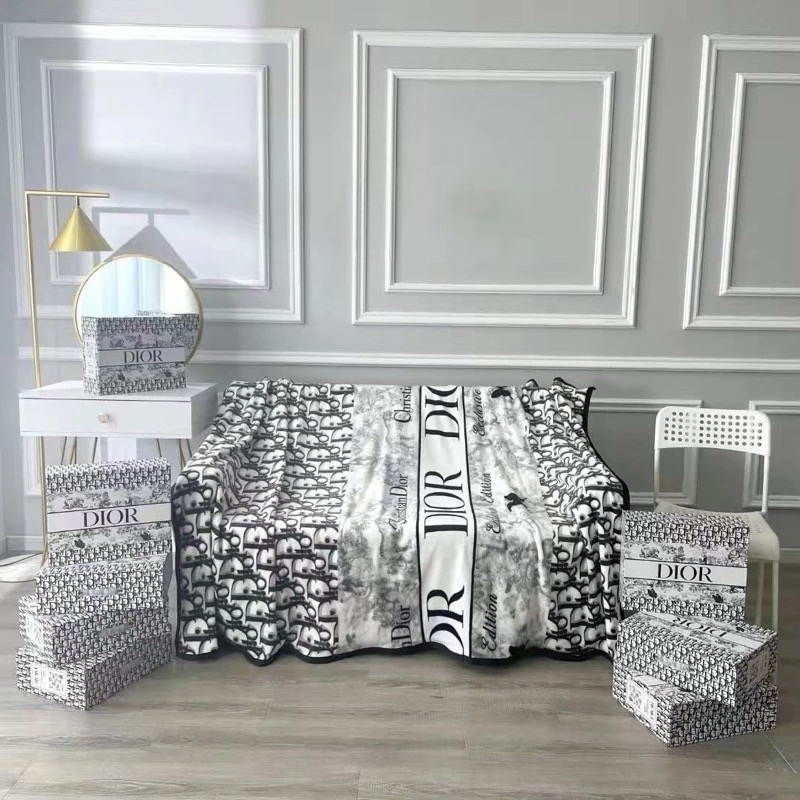 現貨秒出貨翻玩潮牌毛毯、法蘭絨四季毯（有禮盒裝）-細節圖4